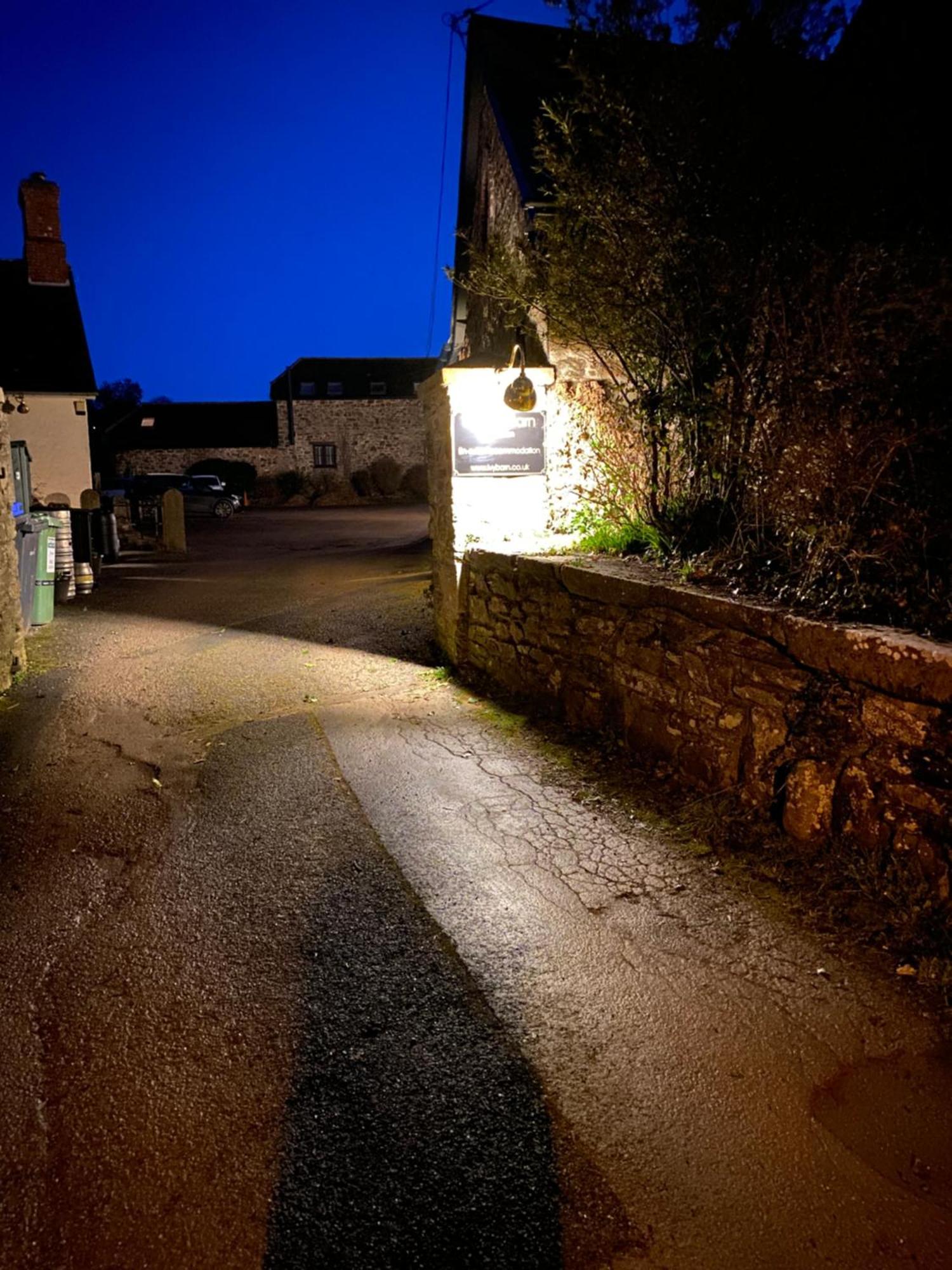 The Ivy Barn Holbeton Hotel Exterior foto