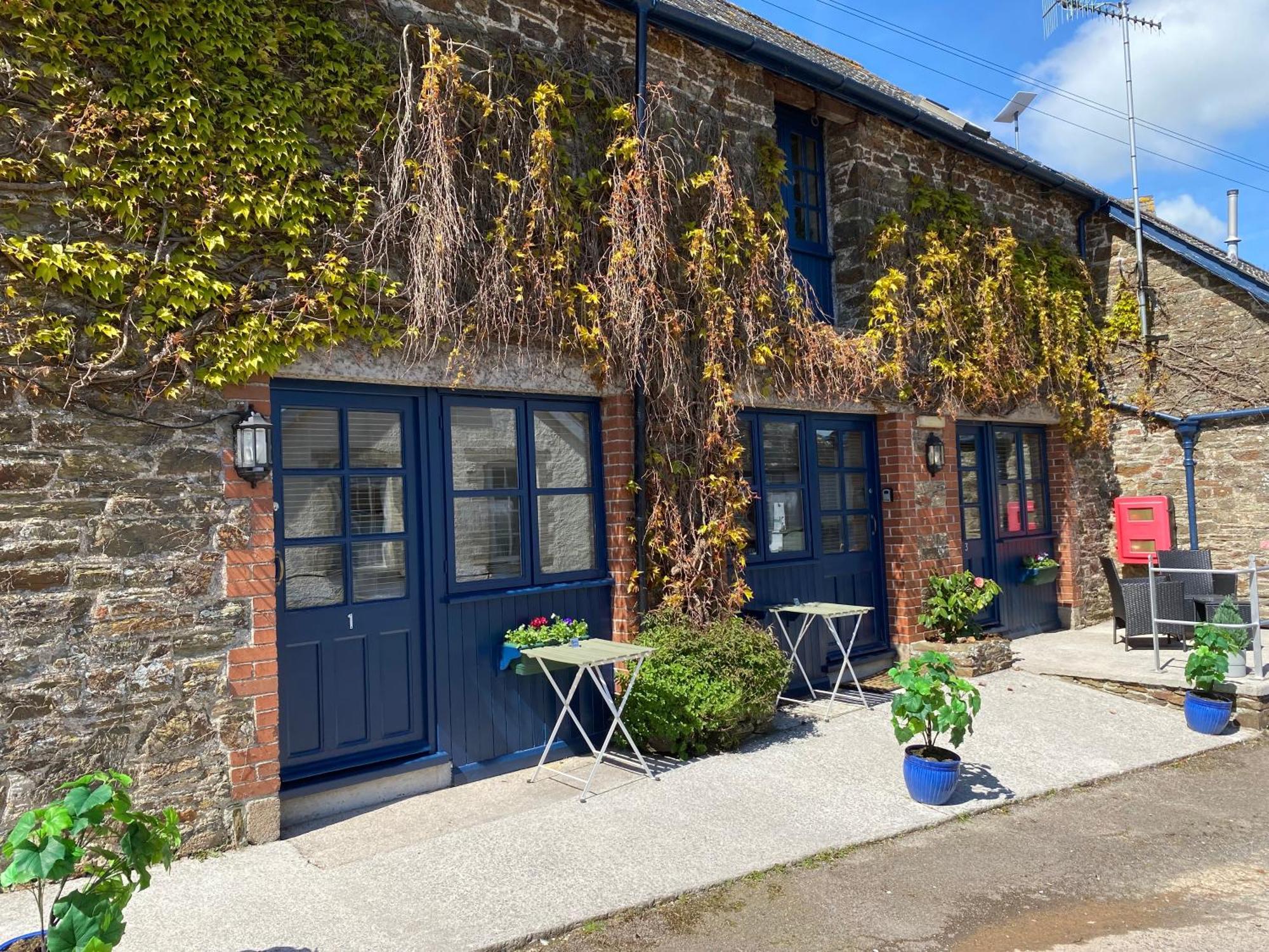 The Ivy Barn Holbeton Hotel Exterior foto